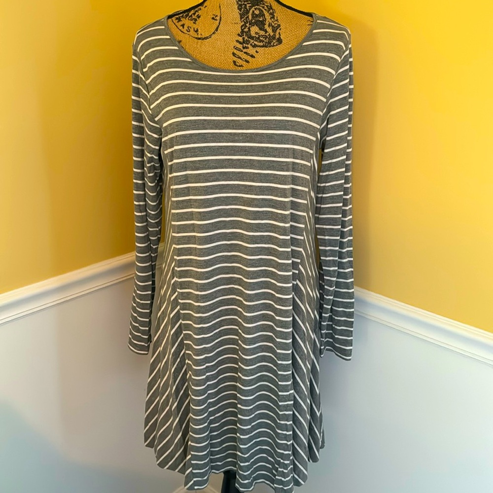 Stylus gray striped dress